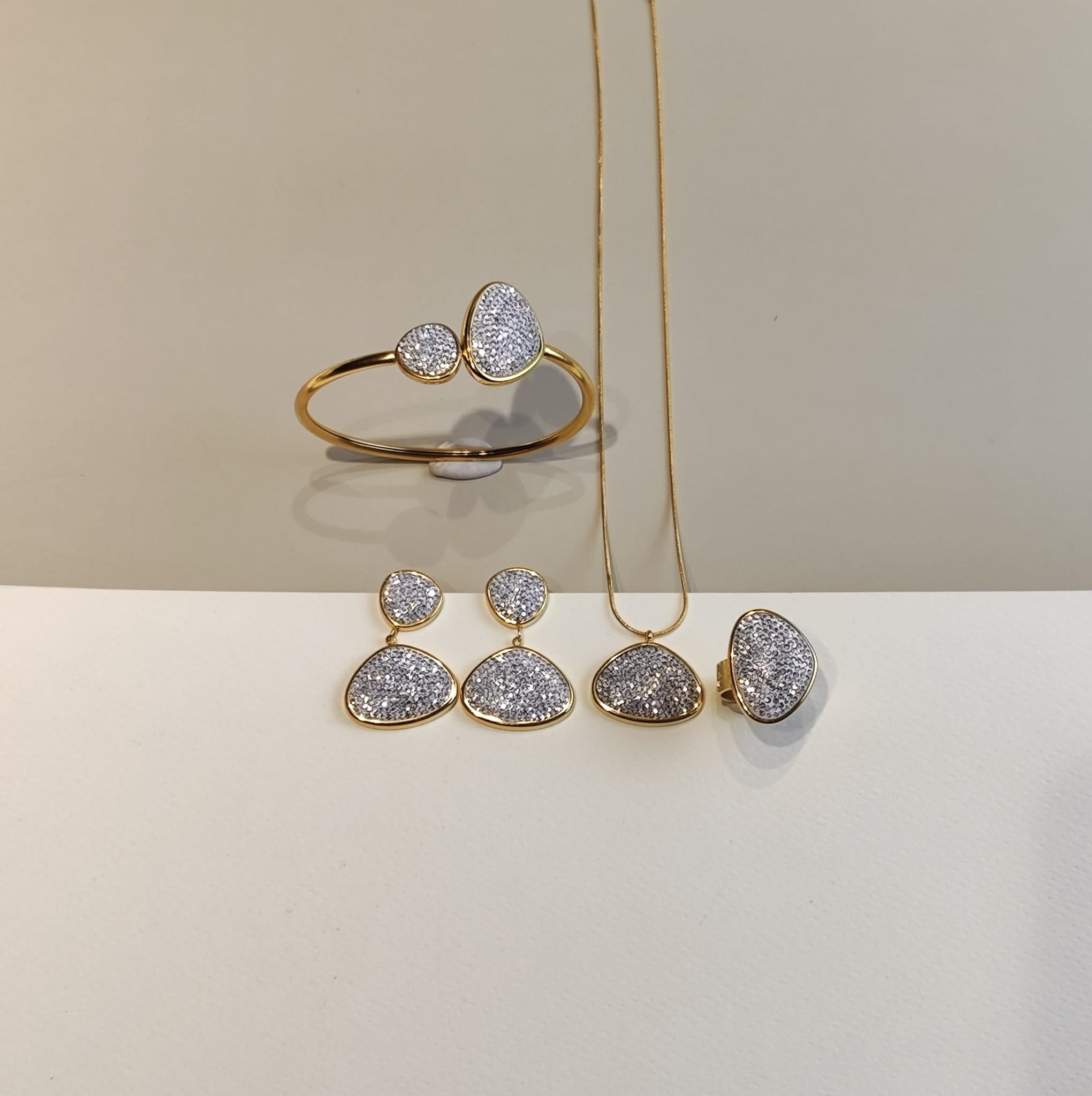 Conjunto Colar + Brincos + Anel + Pulseira - Branco - CJ0703